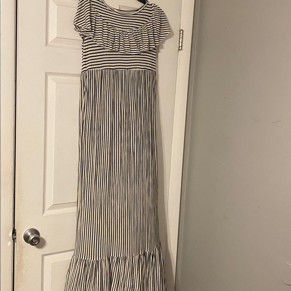 Hailey and Co. Striped Black and White Ruffle-Detail Women’s Dress sz. M